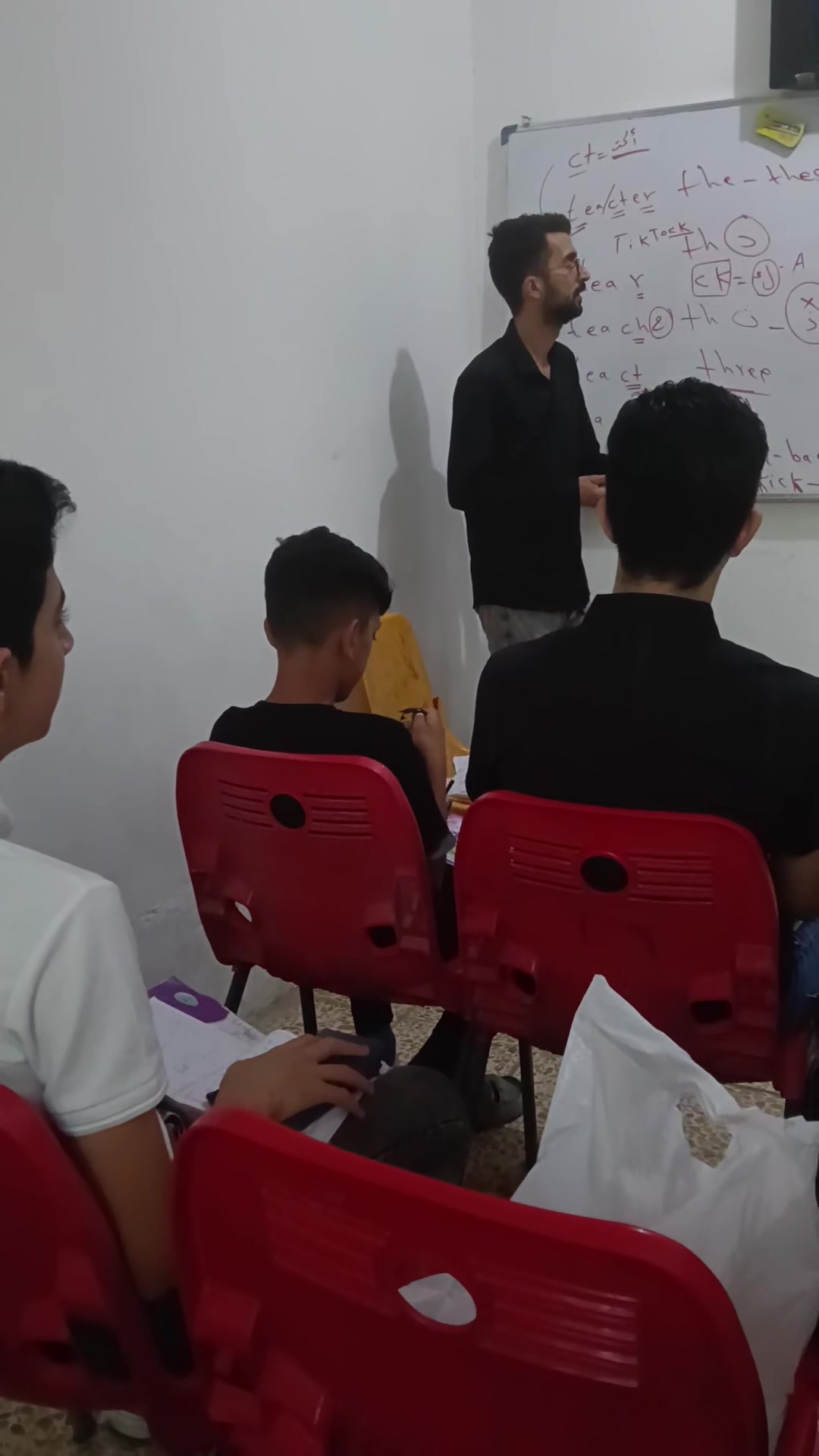نعلن عن فتح باب تسجيل 
لكورس اللغة الانكليزية 
الأستاذ بشار الخطيب 
العنوان / مقابل مرقد الحر مجاور صيرف اليساري 

○ للجحز والأستعلام /
***********

✨ انضموا إلينا وحققوا النجاح مع معهد الولاية 

#معهد_الولاية

https://t.me/al_alwilaya

‏تابع قناة معهد الولاية في واتساب: https://whatsapp.com/channel/0029VbAFjba4IBh7GkBkAa2d

https://www.facebook.com/share/15j3eNdxuV/

https://vt.tiktok.com/ZSr29GcXw/ #افضل_معهد
