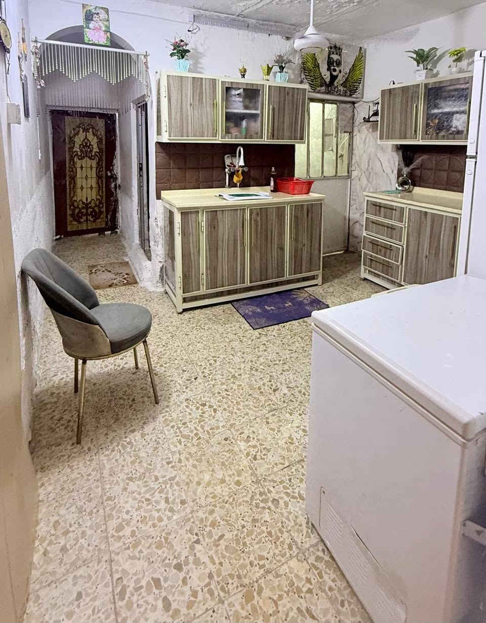 نصف قطعة  طابقين للبيع في قطاع ٢٤ قريبه عالفلاح  بسعر مناسب  لان مست***********عجل عالبيع
