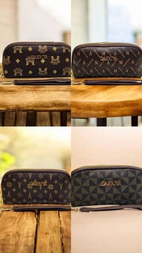 نقدّم لكم تشكيلة مختارة من الحقائب الرجالية والنسائية بتصاميم عصرية، خ...