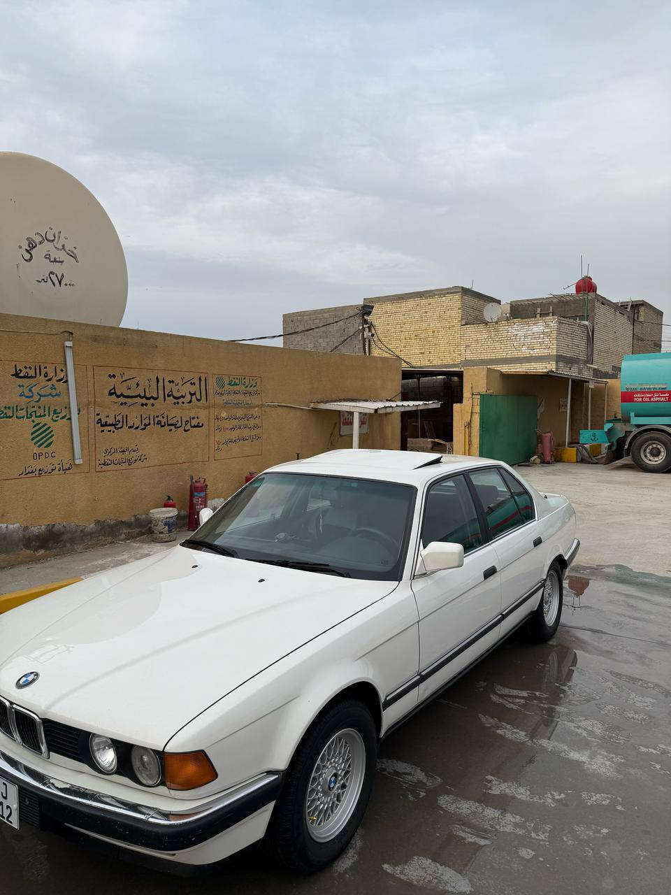 السلام عليكم موديل ٩٠
حجم ٧٣٠ مكينة وكيري ٧٣٥
سيارة جديدة بلادية بية صبغ بس شوية بجملاغات الخلفية 
تبريد ثلج محور كمبريسر بيرفا ياباني
جهازة نقصه بس كهرباء بلجكتورات 
صدر جديد كله بشرط 
مكاني بغداد الدورة ابو دشير 
سعر ٧٢ وبيهة مجال قليل 
رقم واتساب ***********
رقم اتصال ***********
