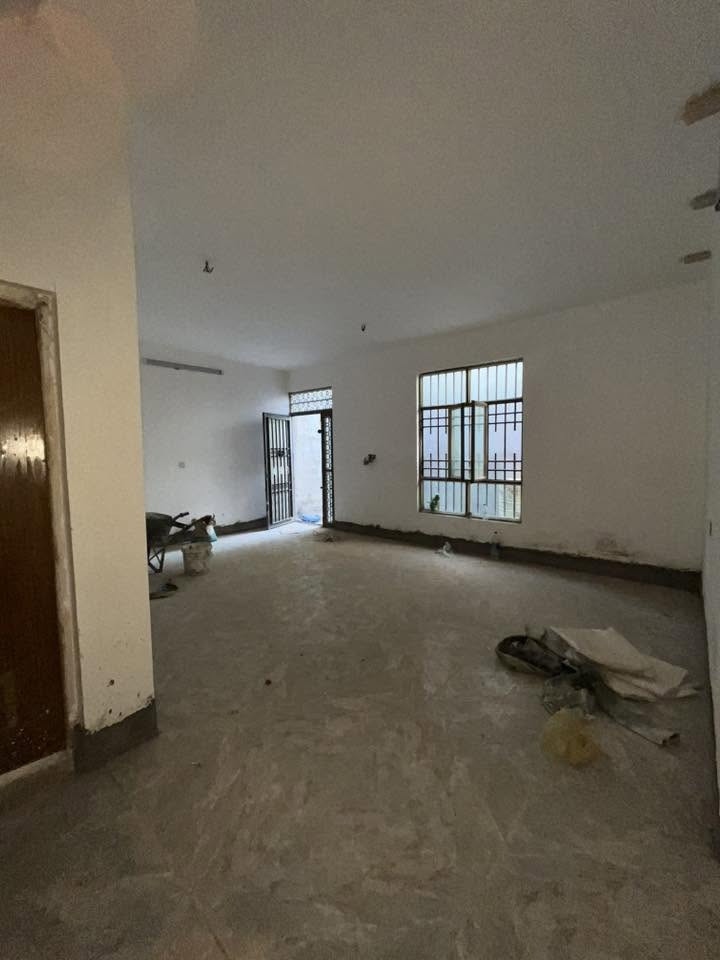 السلام عليكم
بيت للبيع المساحه 146 متر في حي العسكري البيت مرمم حديثا كونكريت يحتوي على 2 غرف نوم وصاله ومطبخ  بالاضافه الى منور خلفي العنوان حي العسكري خلف جامع اهل البيت 
للاستفسار الاتصال على الرقم 
***********
