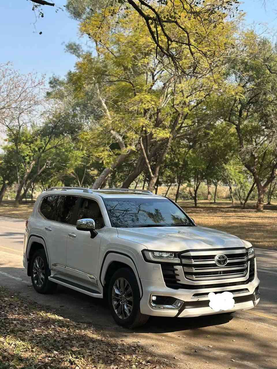 السلام عليكم لاندكروز موديل 2023 ستيرات خاص ياباني فول مواصفات  مكفوله كفاله عامه رقم بغداد بسمي سنويه حد 29 ماشيه 66 العنوان بغداد السعر 745 بيها مجال شي بسيط 💯💯💯***********
