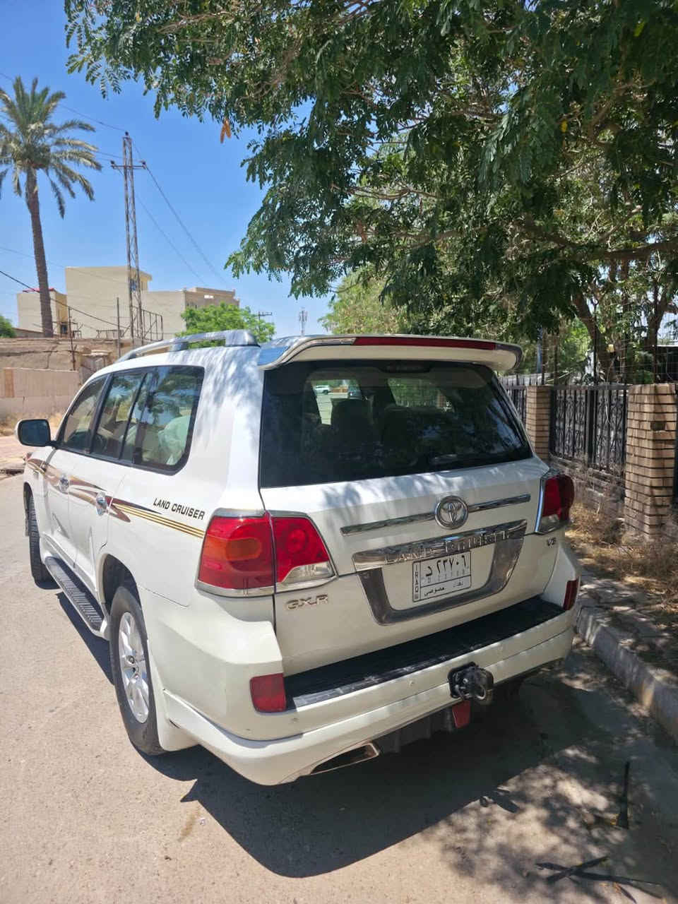 السلام عليكم لاندكروز موديل 209
فول مواصفات 
V6 سلندر 
فتحه سقف 
ثلاجه 
بصمه 
فور ويل 
مري شفط 
اشاير بالمري 
معروفه مواصفاتها 
السونار مرفق مع الصور كلشي موضح بي 
تخم تاير تخم دسكات 
حداديه كله جديد 
مكينه كير كفاله 
السعر 240 وبيها مجال 
جاهزه من كل النواحي بدون اي نقص 
السيارة بسمي تحويل ثاني يوم 
مكان السيارة ديالى المقدادية 
***********
