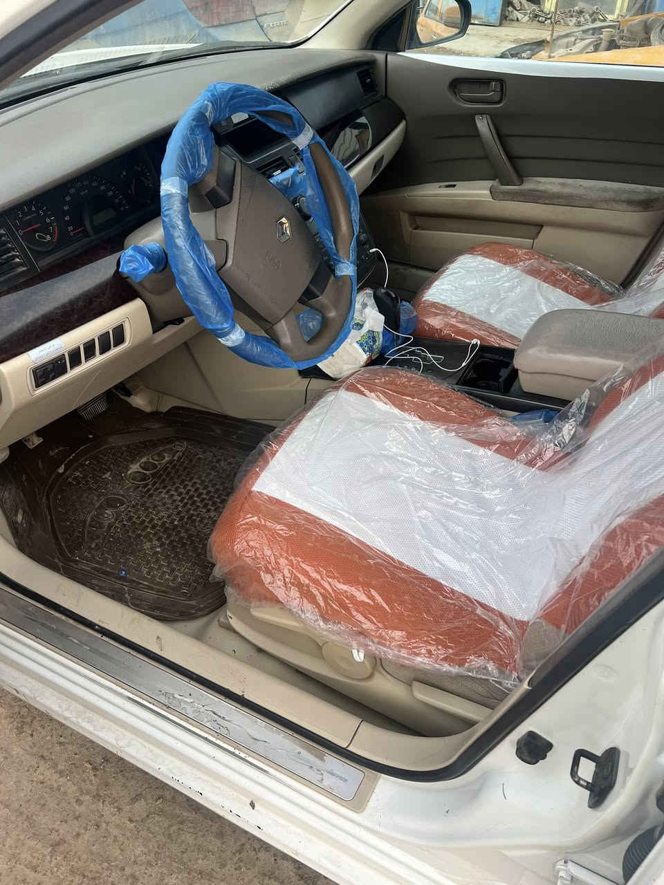 للبيع رينو سافران
مديل 2009سياره صبغ جاملغ ايمن ونص البنيد باب الصدر ملاون وي الجاملغ 
وجاملغ خلفي بارد وبيه حالوبات ناعمه كلش مينشافن 
محرك تبريد حداديه كله جديد تخم تاير سياره رقم اربيل رقم القديم نافذ 
السعر 80 وبيه مجال 
مكاني الديوانيه اقره التفاصيل وتصل 
اتصل ***********
