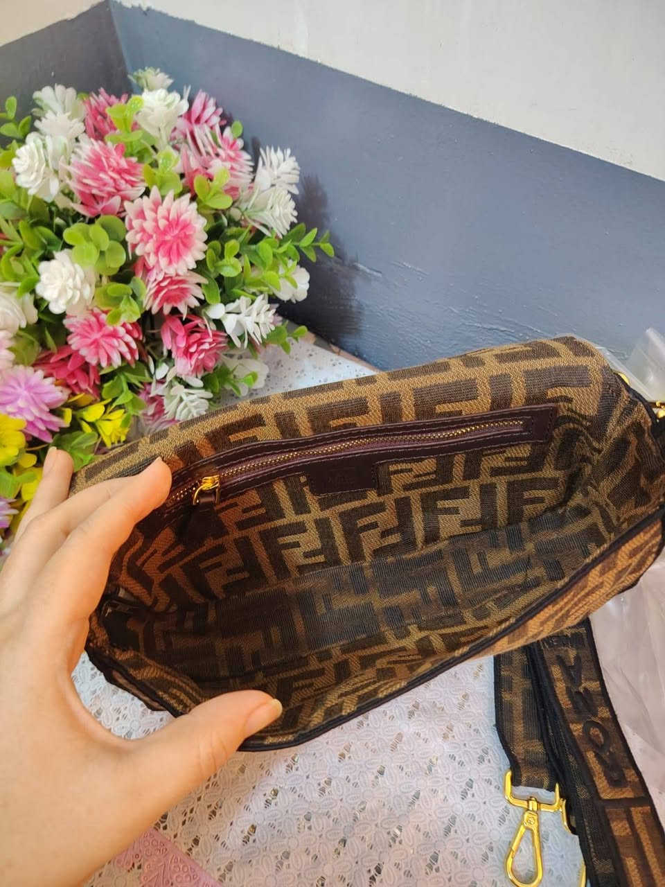 حقبيه من ماركه فندي  كود 00705759 الحاله نظافه 100/100
غير مستخدمه


**إذا كنت صاحب هذا الإعلان وتريد حذفه لأي سبب، رجاءا أرسل رسالة إلى الدعم الفني**