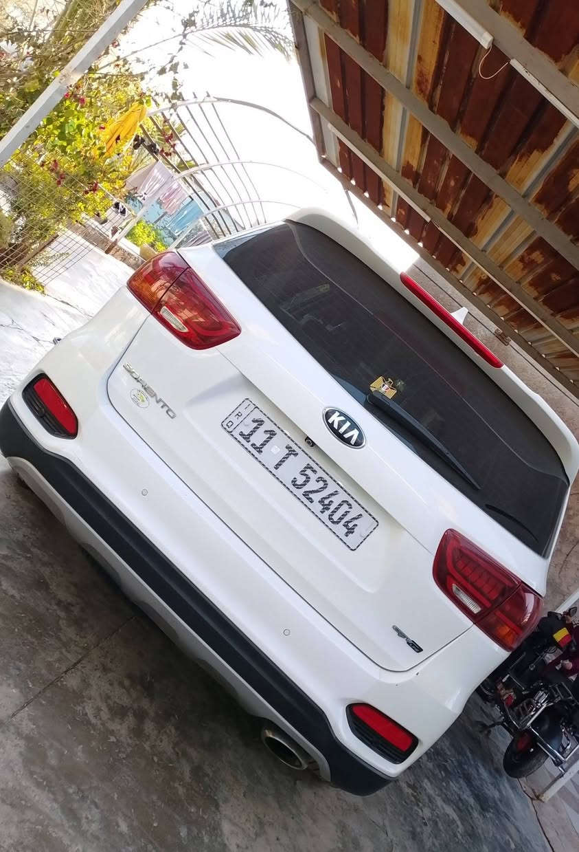 السلام عليكم
سورنتو موديل 2020 فول مواصفات 

بنوراما

بصمة تشغيل

اربع كامرات 

حساسات 

شفتات بلستيرن بلادي

دفع رباعي ✔️

فج مال بريك احمر بلادي 

وياله كروم بلادي

دوسات بلادي 

سته سلندر 

 شحن لاسيكي     

السياره فولل فأة جيتيلاين معروفه مواصفات ال GT Line 

الضرر واضح بل صور لمعرفة اكثر تفاصيل اتصال بل ***********
