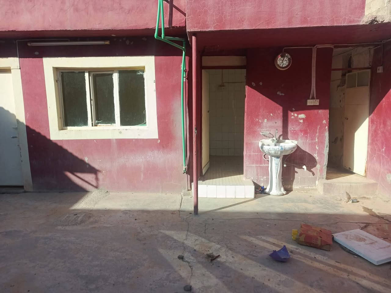 بِسْمِ‌ اللَّهِ ‌الرَّحْمَنِ ‌الرَّحِيمِ‌ 
بەنرخی بازاڕی ئەمۆ خانویەکی.زۆۆر
هەرزان.ماڵی تۆستە..لەگازینۆی.ازادی
کە8.50.پانە..21درێژە..بیری.تیایە
خانوەکەشەرقیە.بەڵام ژیانی تیادا
دەکرێت.دەساڵی تریش..بۆدووکەس
زۆۆرباشە
یەکەم. .کەم درامەت.وکرێجی.کەئیتر
لەکرێ ڕزگاری بێت....

دووەم..بۆقازانج کرد.بۆنمونە.دەتوانی
بیکەی بەدووخانو..5..بە..20...وە

3..بە20....بەڕێزان.نرخی کۆتایی
لای ئێمەیە.ئەویش...
  ***********.وڵام وەردەگری
تێبینی..
ڕووی خۆری بەیانیە
زۆرلەجادەدوورنیە
دراوسێی زۆربەڕێزی لێیە
