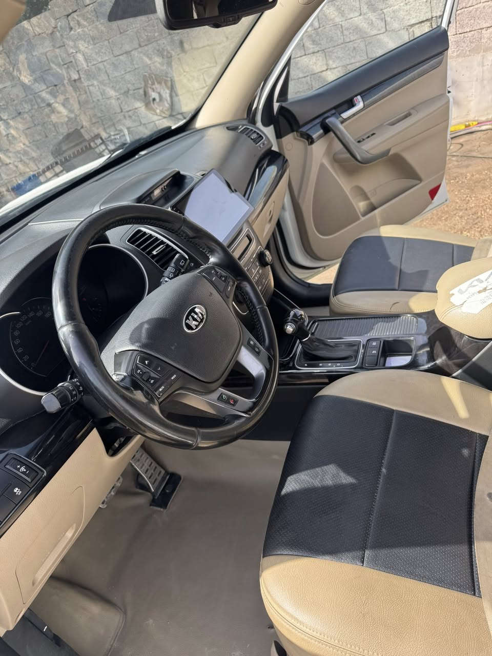 السلام عليكم
سورنتو موديل ٢٠١٤مكفوله من الصبغ والتبديل بيهه شخط داكي بارد فقط السونار بالمنشور اربعه سلندر سبعه راكب بصمة تشغيل جلد ثلاث قطع تبريد لد أمامي حساس امامي خلفي فوول عدا بانوراما رقم اربيل الحديث تحويل او وكالة بشرط ماشيه ١٩٠كيلو العنوان بغداد البياع الري 
السعر ١٥٥ للاستفسار التواصل 
***********
***********واتساب
