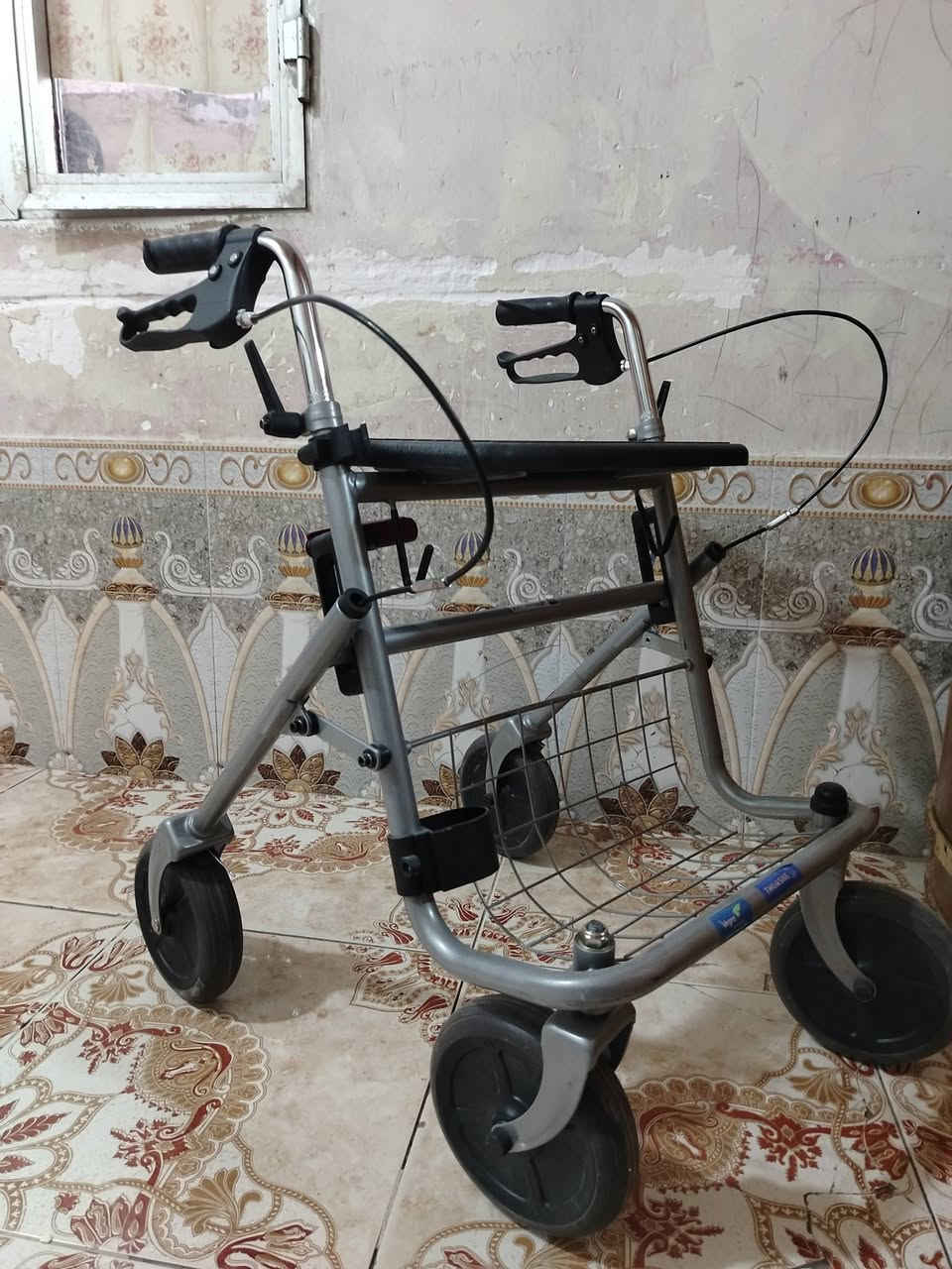 عربانه للبيع السعر ١٥٠ 
***********
