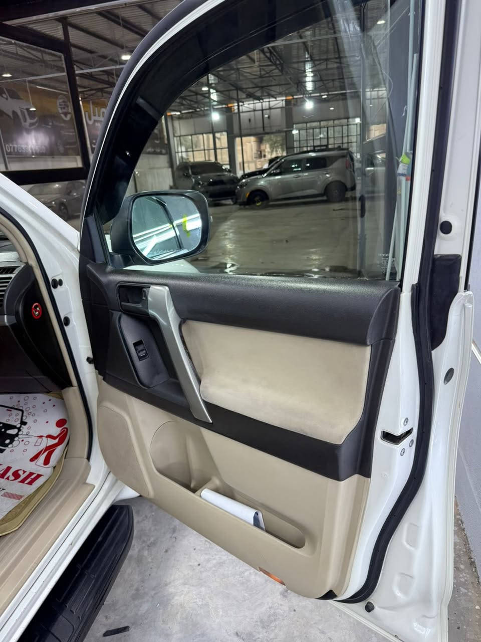 يالله
للبيع تويوتا برادو تك باب موديل 2011 رقم اربيل بسمي 
محرك ٤ سلندر 2700 
السيارة جاهزة بدون اي نقص الحمدلله 
فقط جاملغ خاف السائق صبغ 
للبيع فقط السعر 19,500 $ 
الاتصال على الرقم *********** 
وبالخدمة
