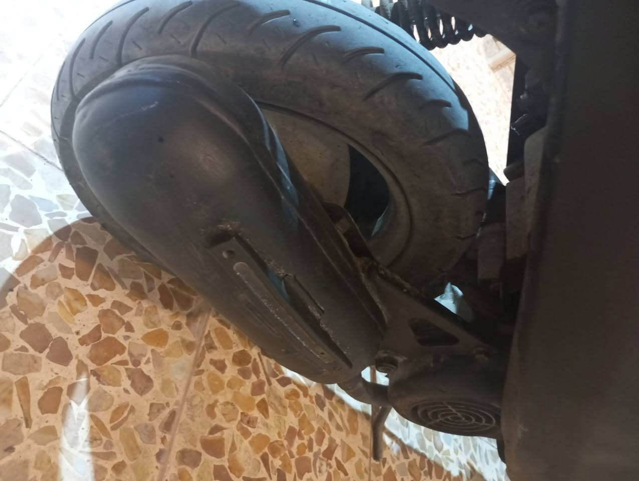 ماطور بوتين نظيف معمرو كبل يومين كامل من اول هندر تشغل وتمشي مابي اي نقص غير السلف
سرعة 60 
كزوز جديد
بطارية جديدة 
لايت جديد 
اشاير شغالة
كيج سرعة شغال 
كيج بانزين شغال
اشارة الدهن شغالة 
تواير هم مبدلهن جديدات

السعر 260 وبي مجال بسيط حك جيتك


**إذا كنت صاحب هذا الإعلان وتريد حذفه لأي سبب، رجاءا أرسل رسالة إلى الدعم الفني**