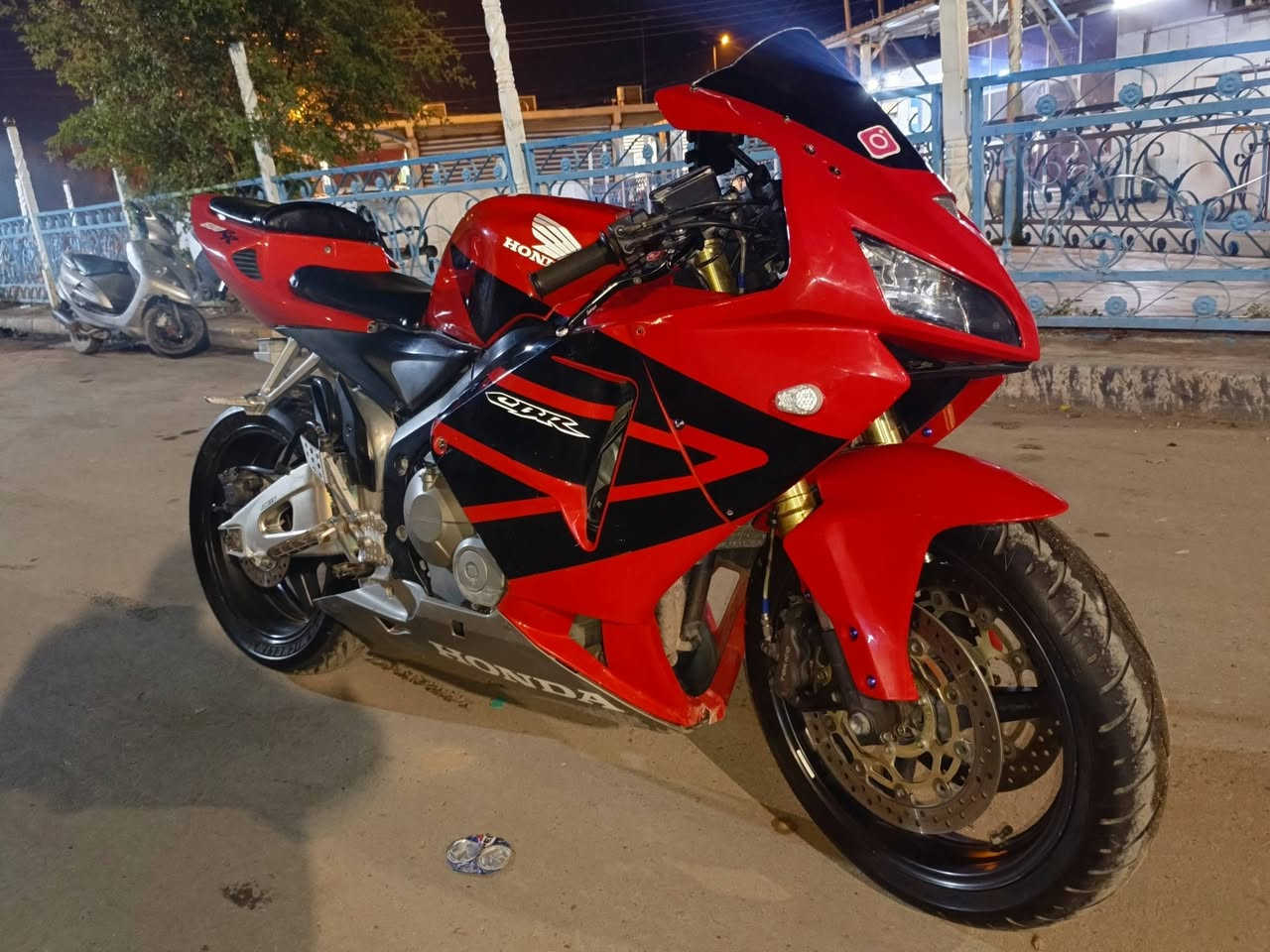 السلام عليكم
RR600.

2006 محرك مكفول شلعه ومعدل فول الدراجه وكعت من الستان ونكسر الكفر مستعجل ع بيعتها مكاني ميسان   ***********
