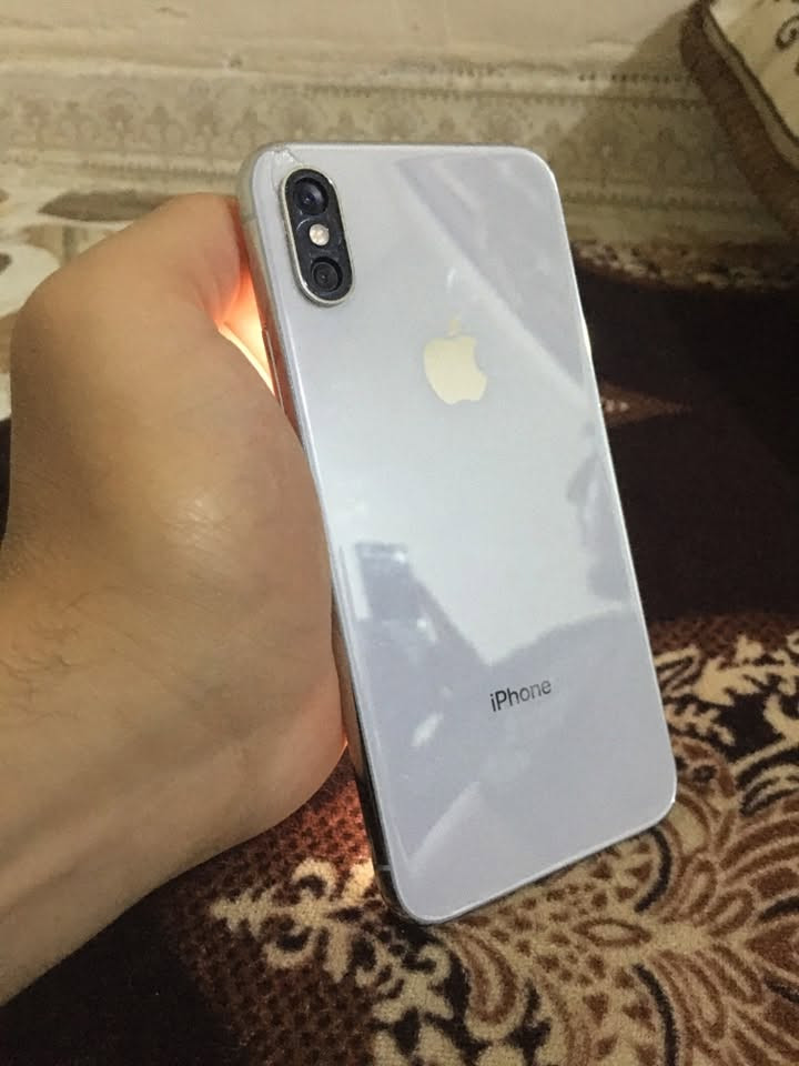 السلام عليكم ايفون اكس اس /xs
السعر ١٧٠ الف 
الجهاز بي نقطة سودة صغير بالطارف ما مأثرة شرط
الذاكرة ٥١٢ 
بطارية ٧٤ ما يصرف صرقة كلش زين
الكاميرا الخلفية واگفة و مبدل لاقطة مكالمات


**إذا كنت صاحب هذا الإعلان وتريد حذفه لأي سبب، رجاءا أرسل رسالة إلى الدعم الفني**
