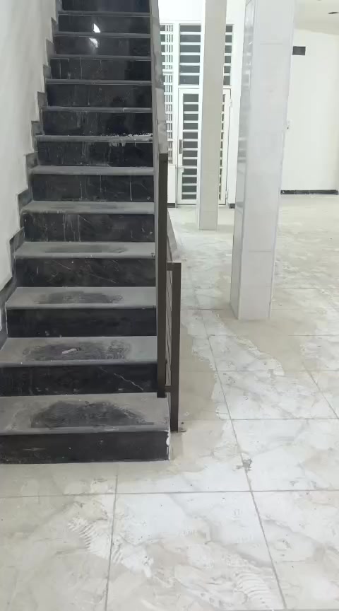 محل كبير وقاعتين للايجار مساحة القاعة وحدة 125 متر يعني قاعتين مساحة 250 متر  بناء جديد حديث ومحل كبير للايجار المكان حي رسالة ثانية شارع عام قبل جامع حذيفه عل شارع
الرقم الاستفسار  *********** واتساب
