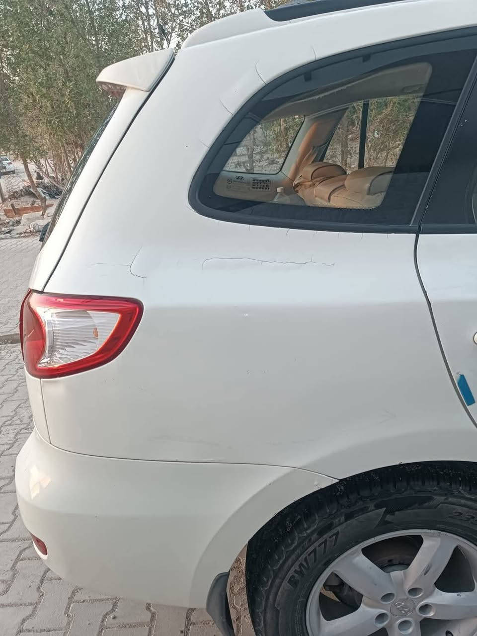 سنتافي للبيع موديل 2009 سته سلندر 2700 فول مواصفات ٧ راكب رقم بابل بأسمي بيه جاملغ الخلفي جهة العبري مصبوغ السعر 130 ورقه وبيه مجال هاتف *********** مكاني النجف
