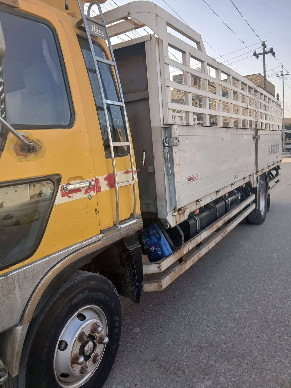 هينو طيره موديل ٢٠٠٠ رقم بصره راعيها يمنه بالناصريه سياره جاهزه تخم تاير باتريات  حداديه مكينه كير كله جاهز السعر المطلوب ١٤٥بيها مجال رقم الهاتف ***********
