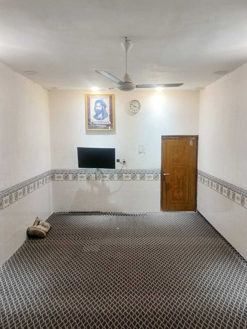 سلام عليكم 650م متر بيها بيت 300م ومحل 90م عشارع للبيع عقد 35 حديقه وكراج كبير 4 غرف 2 غرف سويت وغرفه فوك + ستقبال وهول وصاله ومطبخ 2 مدخل منور مجمع صحيات داخليه و خارجيه كربلاء منطقه الروفه بضهر جامعه كربلاء منطقه كامله خدمات مدارس ومستوصف مولد ذهبي تبعد عن المام 6 كيلو ستفسار ***********
