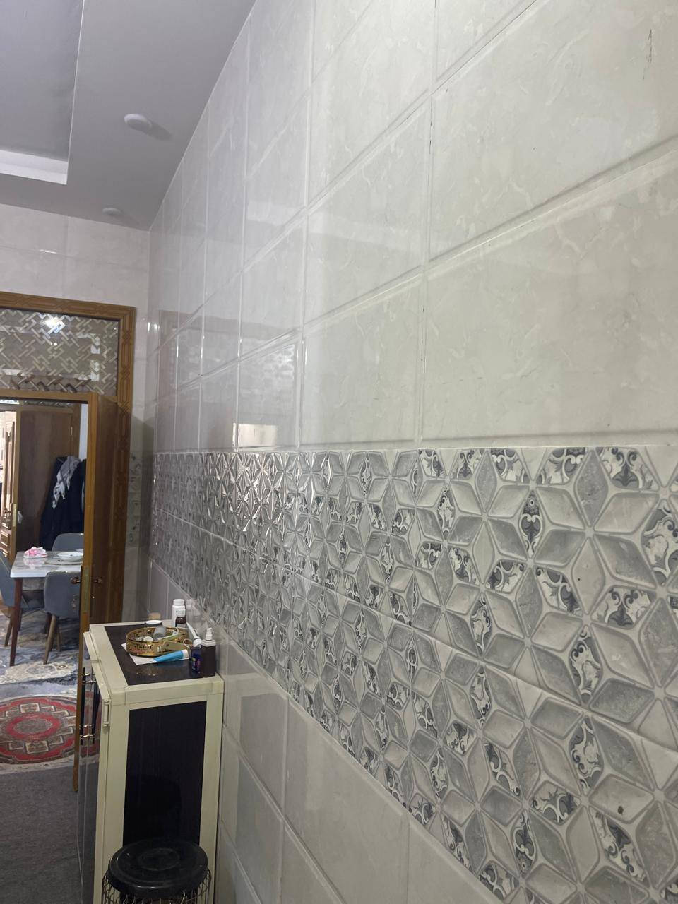 🚨 للبيع – دار حديثة بموقع مميز 🚨
معكم علي عباس من كوديا للاستثمار العقاري
📍 الموقع: النجف الأشرف – حي النداء
منطقة 56، شارع المجمعات
مفتوح على شارع 60 وعلى شارع 15
🏠 المساحة: 100 م²
🏢 الدار طابقين – بناء حديث 2025 (درجة أولى)
✨ المواصفات:
• 3 غرف نوم
• صالة مريحة
• مطبخ حديث
• استقبال أنيق
• 3 صحيات
💎 مميزات إضافية:
• يباع مع كاونتر وسبالت أو بدون حسب الرغبة
• موقع ممتاز وقريب من الشوارع الرئيسية
• منطقة هادئة ومخدومة
💰 السعر: 125 مليون قابل للتفاوض
📞 للتواصل والاستفسار:
***********
🌟 دار حديثة بموقع مميز وفرصة رائعة للسكن
