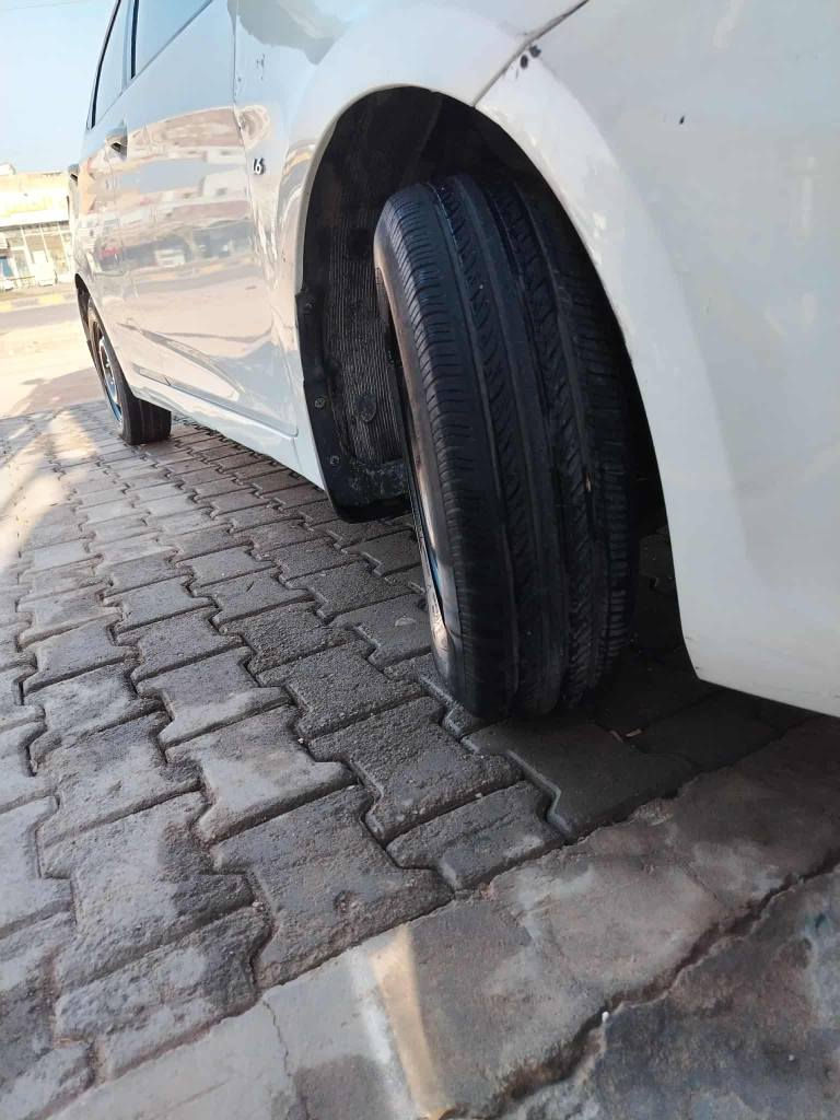 اكسنت 2016  مكينه 1600 رقم نجف انكليزي سنويه لل2030 بيه 3 قطع صبغ بدون دواخل والباقي كفاله كير مكينه حداديه تخم تاير كله نضيف سعرهه 93 وبيه مجال قليل *********** مكان سياره نجف النجف, العراق
