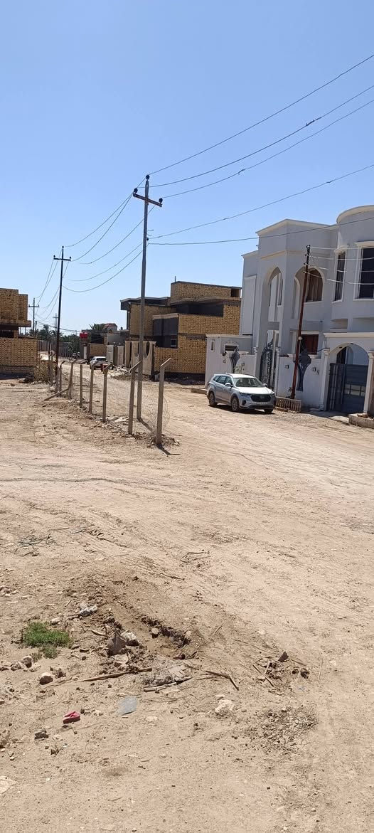 بيت 100 متر بنأ حديث توه كمل طابو اسهم ع طريق السياحي مال تركي ع الشط  مكان حلو وسكن وخدمات
بشارع مكتب الفضلي  مقابيل مطعم نوارس 
غرفه  ومنور وحمام وصاله ومغزن ومطبخ واستقبال وصحيات خارجيه وداخليه
توه كامل صالي شهر من سكنت بي شغل درجه اوله 

السعر ٨٥مليون وبيها مجال
***********
