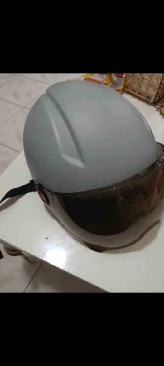 سلام عليكم من رخصة الادمن يوجد نضارات مع خوذة دراجة سعر الخوذة 10 ألف والنضارة ع الفين ت ***********
