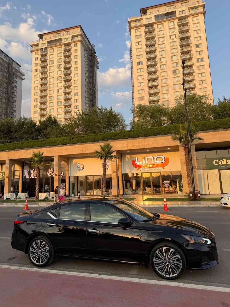 ALTIMA SL AWD 
مۆدێل : ٢٠٢٣
ڕۆشتوو : ٣٣،٠٠٠کم /کەم ڕۆشتووە
مواسەفات : فول فوول
شاشە پڵەس،٥ کامێرا،برێک بەسمە،ئۆوتۆ هۆڵد،سڵاید،ناو کرێمی بیلاد،کوشن جلد و هیتەر،سوکان هیتەر،تەبرید مەرکەزی،خەتی جادە،ڕادار،wirless charge ,کامل جوانکاری بۆ کراوە..
بۆیاخ: بۆنید و چەمەلەغ ، یەک پەنجە PDR ، کەمتر لە بستێک کارتی هەیە چەمەلەغی دواوە،کەمێک وردە شوختی هەیە ، ڕەسمی شانسیم داناوە..
سەیارەکە زۆر پاک و تازەیە ...
بەناوکردن و غەرامە بە شەرت..
سعر : 162 گەڵا و مەعامەلەیەکی برایانەی تێدایە ..
ژ.م//***********----*********** السليمانية, العراق
