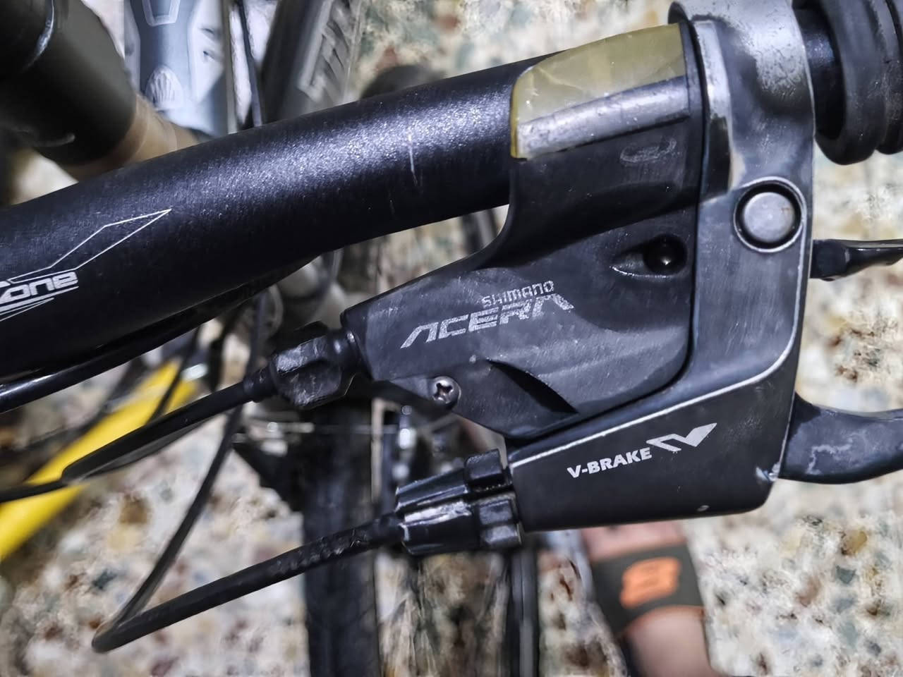 سلام عليكم
بايسكل ترك للبيع. 👍🏻😮‍💨
البايسكل نظيف جدا 🫰
من شركه ترك العالميه امريكي🇺🇸 الصنع مواصفات نادره 🫡
ماشه كاربون فايبر رياضي 🪙🏎
المعدن المنيوم والبايسكل خفيف 🫣
المكينه الاماميه 3نمرات والمكينه الخلفيه 9نمرات 🏎
نوع المكينه ماركه شيمانو اكيرا 🚀
معروف الترك بانسيابيه الهواء الي بتصنيعه🚅💨
مناسب للمسافات الطويله وترحال 🌇🌆🏛
التايرات من شركه ديستون 💢
الستيرن من شركه بونتريكر☣️🅱️
"السرج دبل حقيقي ممتص للمطبات وللوزن الثقيل↕️
 الون سمنتي 🖤
البايسكل نموذج FX. 7.4
والبايسكل احله من الصور بهواي 
المكان بغداد


**إذا كنت صاحب هذا الإعلان وتريد حذفه لأي سبب، رجاءا أرسل رسالة إلى الدعم الفني**