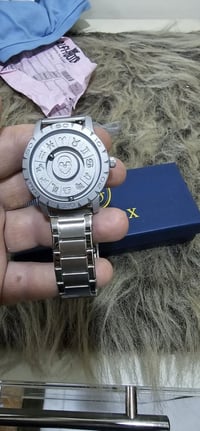 ساعتين للبيع ماركات ٠٧٨٠٢٨١٥٩٠٤