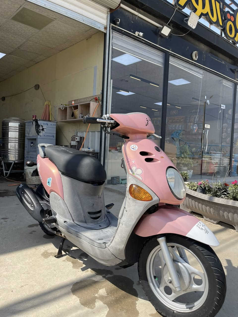 سلام عليكم 
فله للبيع سعره ٨٥٠ بيه مجال قليل كلش دراجه مكفوله كفاله عامه وجديده الشراي يجي خاص  علفحص 
مكاني حله مركز  
وهذا رقمي ***********
