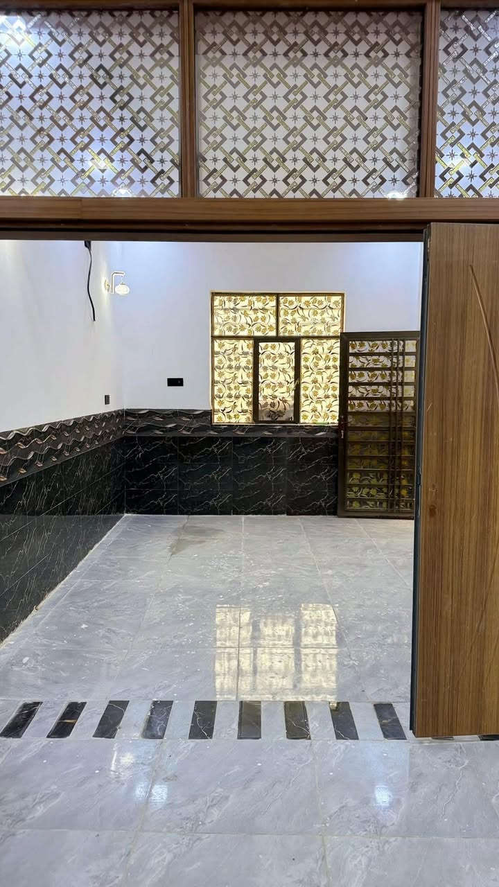 بيت للبيع مساحه 100متر مربعه تحتوي عله غرفتين بسعر 42مليون وقابل لتفاوض

موقعه عله شارع الصب مقابيل ملحق قريه الغدير 

طابو زراعي سند 25 قرار محكمه 

لا استفسار واتساب و اتصال

***********
