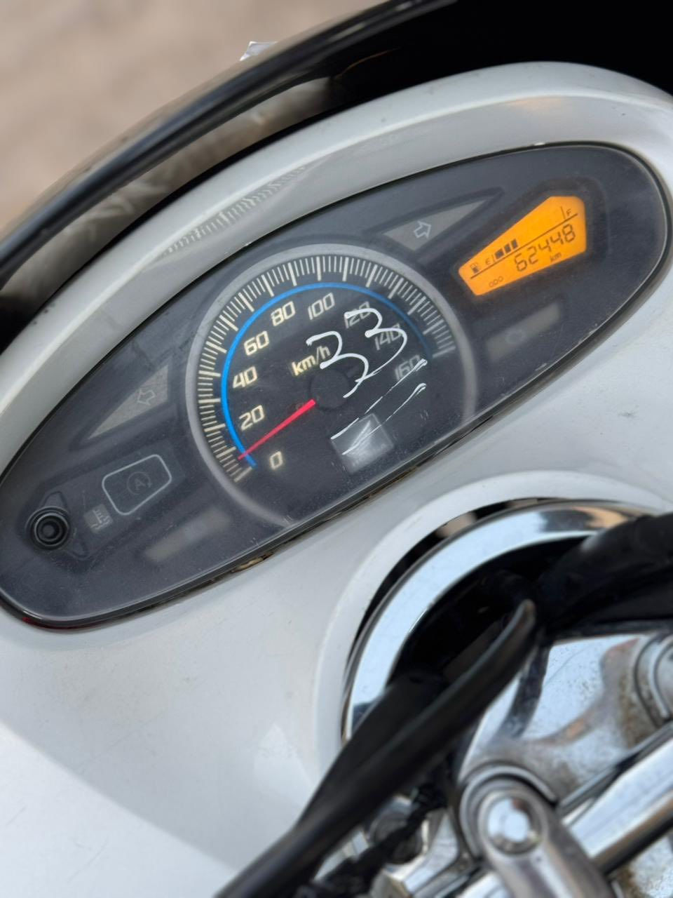 السلام عليكم للبيع دراجه pcxجيل الاول  دراجة مال رمبه ماخذها رمبه الدراجه وأعلى ايدي حجم مكينه 150ياباني الاصلي دراجه جديده مال جناي وعلئ ايدي لون مميز 
ياباني الاصلي دراجه كامله أستان كهربائي حساس ازدحام حرف Aدراجه جديده الدراجه مكينه لوك شلعه معدل خير من اللّٰه دراجه تكول جديده بمعنئ الكلمه واحلا من الصور مال جناي المكان بغداد دراجة مكفوله اي نقص مابيه السعر مليون 450
وبيها مجال بسيط  
اي استفسار ***********
