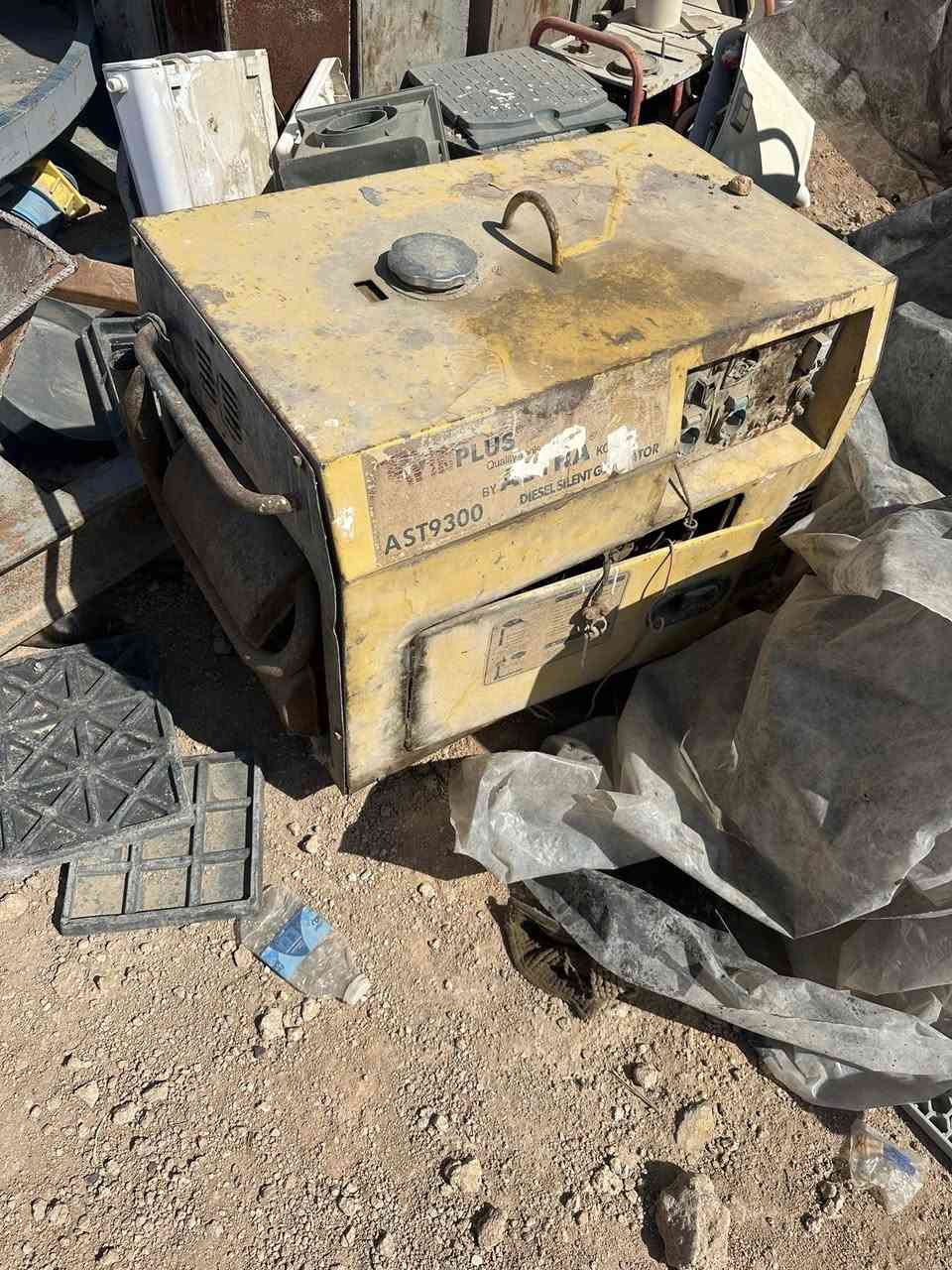 سلام عليكم مولدات للبيع وحده شغاله والباقي عاطله مكاني نجف ***********
