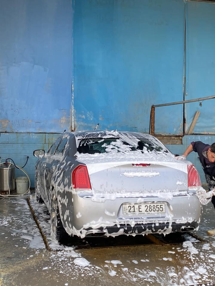 سلام عليكم اوباما مديل 2016 امريكي رقم سليمانية مميز باسمي وهزه جديده صارله شهرين مسوي هزته مكينه كير كفاله مسافه مقطوعه 150m حجم المحرك 3600 ضرر بنيد فقط بدون شاصي او لغد وبارد بسيط جدآ مواصفات السياره .بانوراما .الداخل اسود جلد الكشنات .كامره خلفيه .برده خلفيه .تبريد تدفه كشنات .كشنات عدد 2 كهربايه .استيرن كهرباي .نضام تثبيت سرعه .تشغيل عن بعد .دخول ذكي .سعر السياره 215 ورقه وبيه مجال .الاستفسار الاتصال على***********
