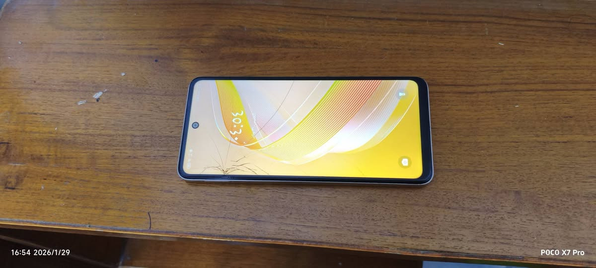 انفنكس سمارت 8 شغال فول مابي اي شي فقط الفطور البشاشه او ماماثر عليه الذاكره 128.  العشوايه4+4 السعر 65 مكانه مدينة الصدر رقم ***********
