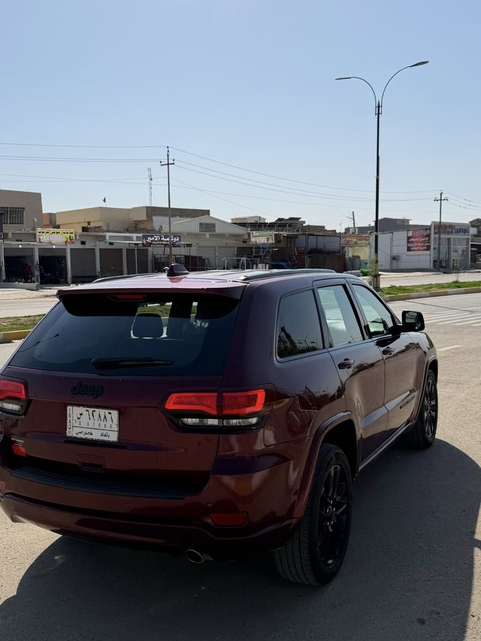 جيب بلاك توب 2021 لون كرزي مميز
رقم بغداد تحويل ثاني يوم 
مكينه 3600 v6 
المواصفات:
شاشه جبيره 
كشن كهرباء 
تدفئه وتبريد كشنات 
تدفئه ستيرن 
وضع ال (sport)
رادار جانبي 
وتوقف ذاتي حساسات اماميه خلفيه 
وبعد بيها مواصفات هواي

الضرر فقط الباب الخلف الراكب صبغ وخشم الجاملغ صبغ وشويه من البنيد عداهن السياره مكفوله 

السعر 245وقابل للتفاوض 
مكان ديالى المقداديه
للاستفسار ‭0770 760 6681‬
