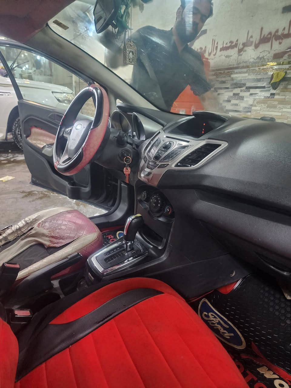 فورد فيزتا ٢٠١٣ مكينة وكير وتبريد رقم بصرة انكليزي بعدهن بالمرور الوصل عندي مكينة وكير وتبريد راعية يريد تحويل 
السعر ٤٨ بية مجال قليل
تلفون ***********
