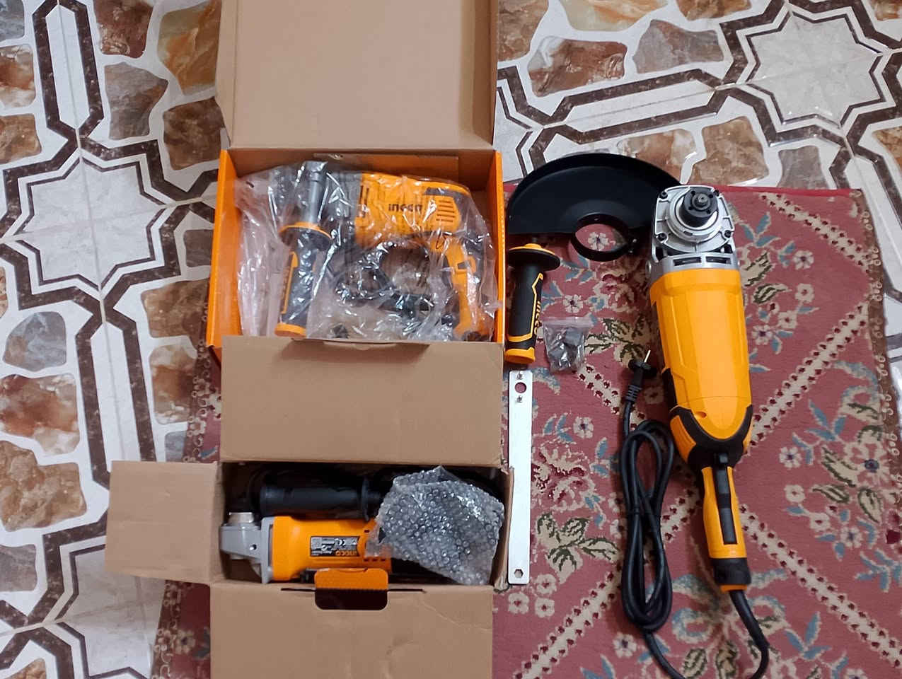 غراض انجيكو الكل جديدات كوسره حجم كبير 3000 واط و كوسره صغيره 850 واط ودرين كهربائي 1100 واط الطوبه حجم 16 اكرر الكل جديدات مع كامل مع  ملحقات للبيع السعر 230 قفل مكاني كربلاء توصيل ماعندي موبايل ***********
