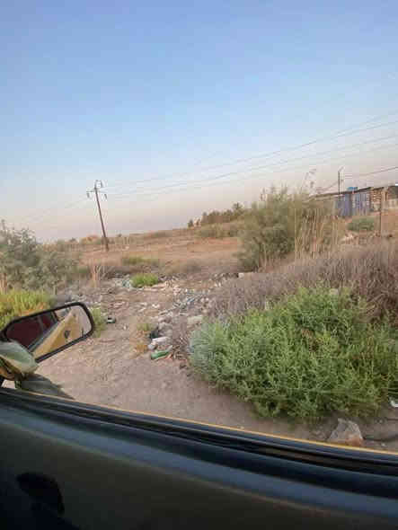 السلام عليكم ارض للبيع مساحه 1000متر كافات الخدمات سند 25 مداور ثاني يوم مسيجه BRC 
مكان /طريق دغاره مباشر ع شارع 22متر وجهه ول باقي نزال
***********
