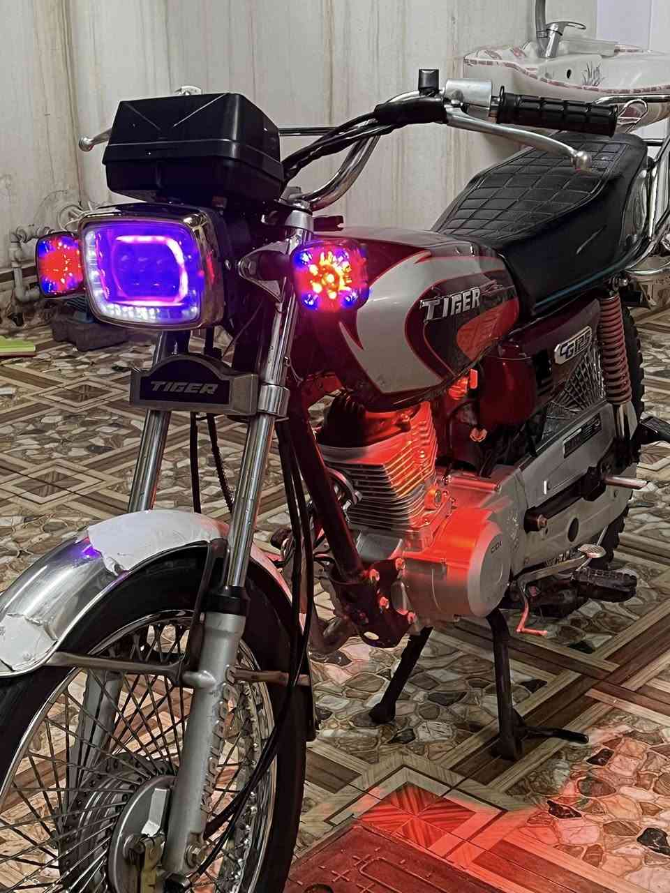 للبيع دراجه موديل 2021 شرط من كلشي محرك كبس مامفتوح كهربائي يشتغل كامل نوعيه تايكر تيارات جديد مشاء الله كلش نضيف سعره 475مكاني كركوك ***********
