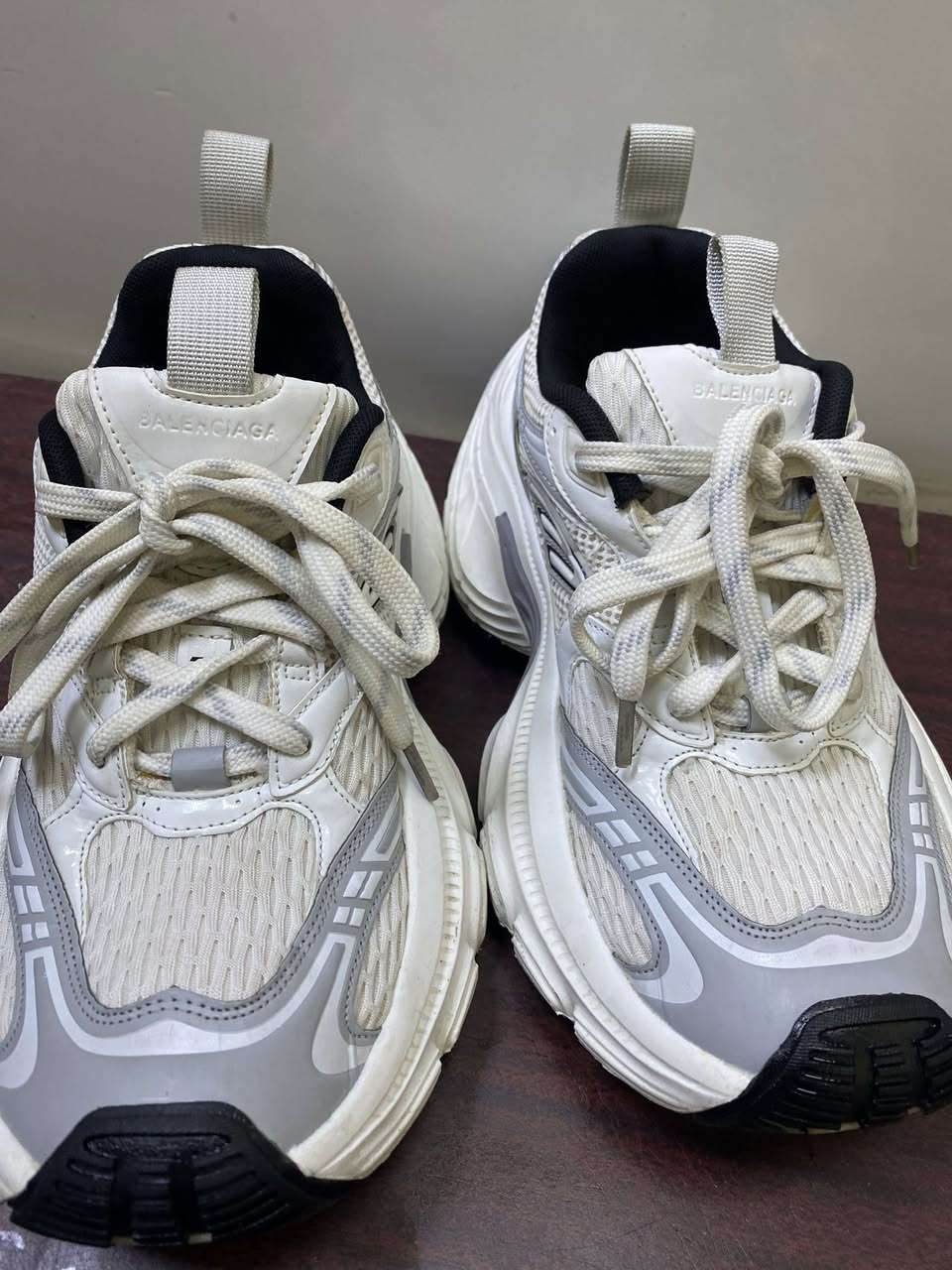 السلام عليكم 
حذاء بلنسياكا 10xl
قياس 41/42
ماستر كوالتي صنع فيتنامي 
جديد غير مستخدم 
السعر 35 الف 
مكاني بغداد بلديات 
رقمي ***********
يوجد توصيل 🚚
