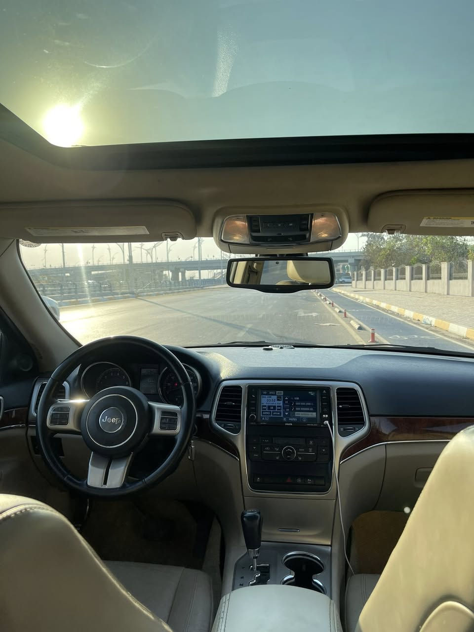 جيب لاريدو 2012 امريكي 

فول موصفات  1/1 لمتت
بي باب خلف السكن وراس البونيت والجاملغ مشر عليه 
بدون ايرباك بدون دواخل 

حجم المحرك : 6سلندر 3600  
ماوس وضعيات قياده 
* بانوراما
* ⁠تشغيل عن بعد
*غرفه السياره عسلي 
*كشنات الاماميه كهربائي 
*خزن وضع المقاعد 
*ويل حجم  18
* كاميرا خلفية 
* حساسات خلفية وامامية 
*تعتيم مريا 
* كشنات تدفئة امامي وخلفي 
*  لايت زنون
* تحكمات ستيرن فول
* تدفئة مرايا جانبيه
بعد اهواي موصفات بيها
* ⁠سيارة جديدة بالحقيقة بعد احلى من الصور.
سنويه جديد  بسمي لحد 2030
كابون بانزين موجود 
العنوان كركوك حي النصر 
الشاري يخابر ويدلل
*********** موجد وتساب هم

‭
