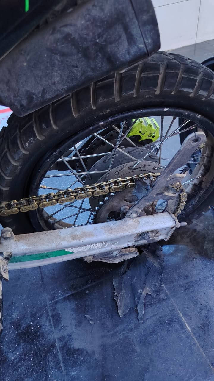 سلام عليكم
ويل  خلفي مال دايوان ادفنجر 250cc كامل طبله ودشلي كله كامل للبيعو

وزنجيل مال بطح اني شاده للادفنجر ابو ربل اصلي صارلي سبوع من شاده 
*********** واتس فقط
*********** رصيد
