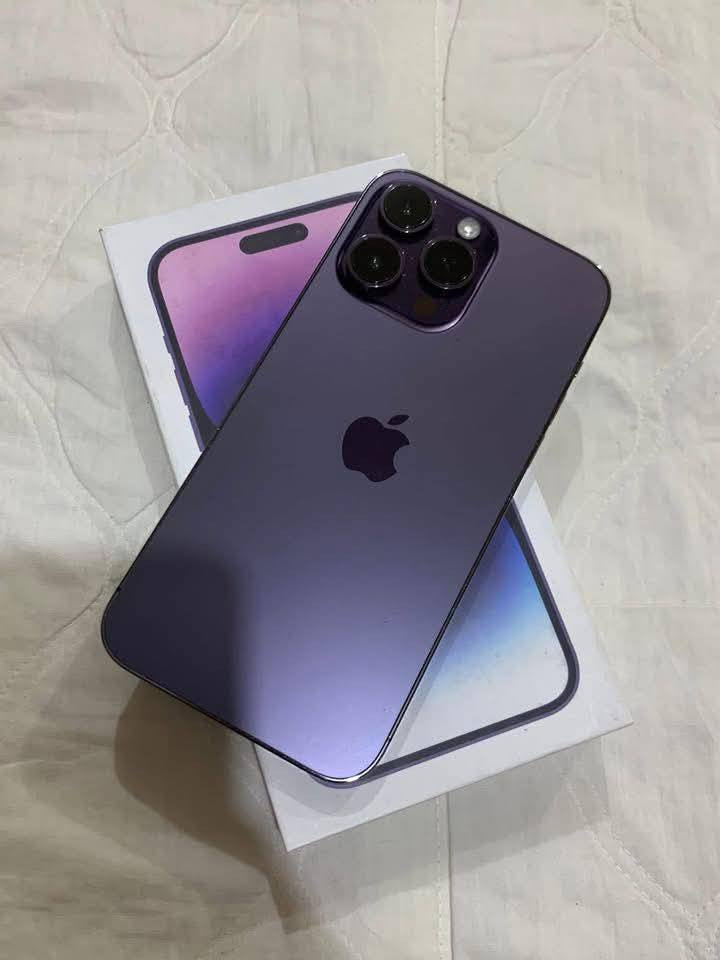 14 Por max
ذاكرة 256 بطارية 90 جهاز مكفول لا معلايه ولا مبدل 
الجهاز امريكي شريحه ايسم الكترونيه 
نضيف كلش 
لون مميز بنفسجي 
نموذج M
السعر : 800 الف 
للاستفسار : ***********
