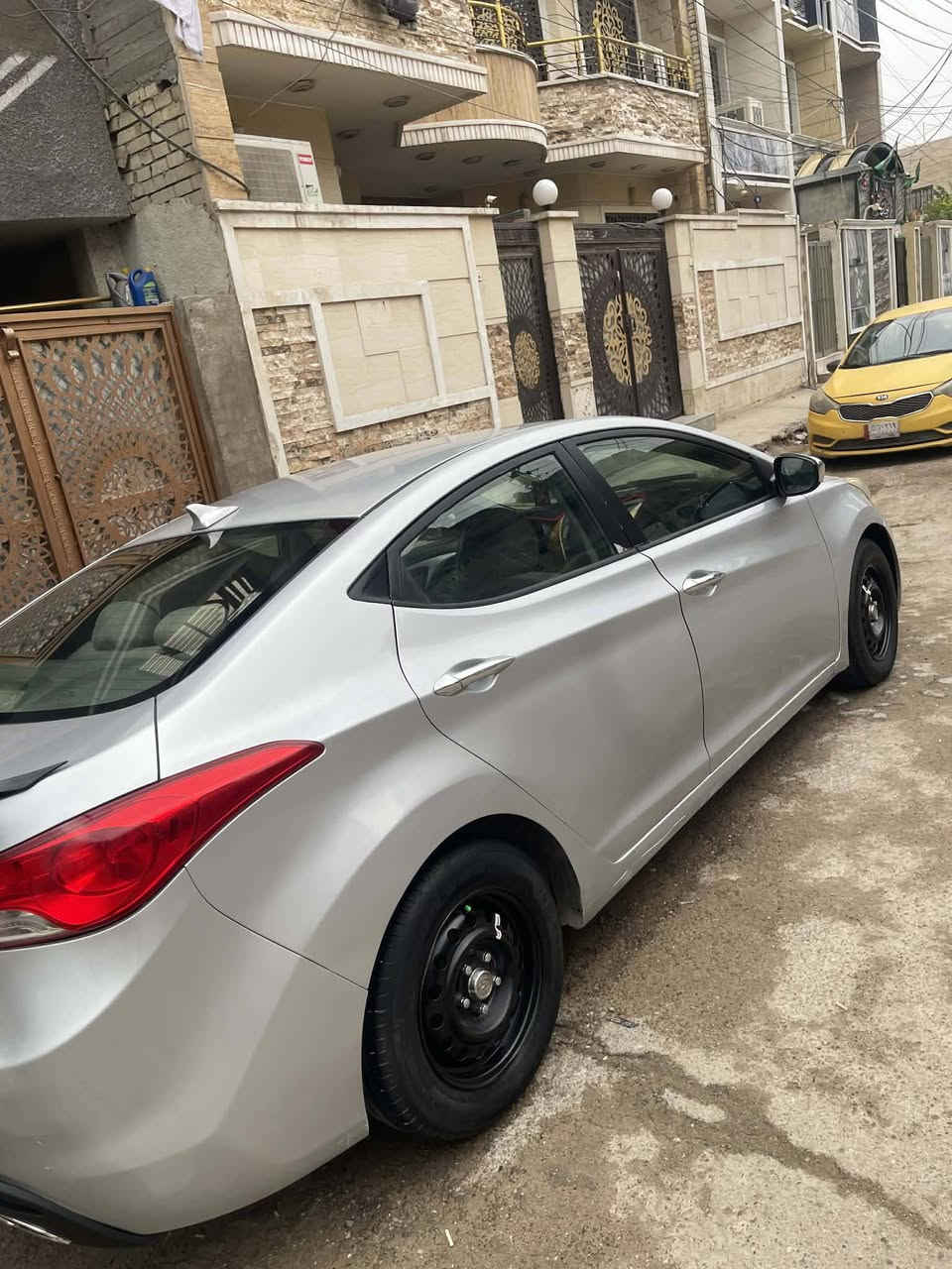 السلام عليكم النتره للبيع امريكي
مديل ٢٠١١ مكينه كير كفاله تبريد حداديه كفاله 
تخم تاير جدد ستوي مبدلهن سياره بسم ابن عمي مشروع وطني سياره حادثه بمريكه جاملغ مصلح نفسه ولبنيد مبدل مكينه 1800 لا تنقيص ولا تبخير 
بيه رشات اثر جراد  صباغ ابيع حزام سياره نضيفه كلش كلش ما متعوبه تعال وشوف سعره 90 وبيه مجال حك الجيه ***********
