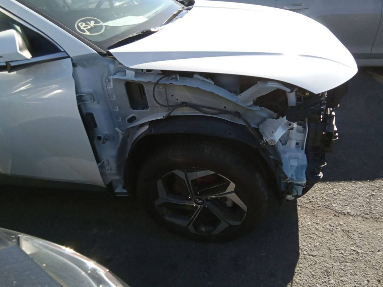 توسان 2023 لمتدد هايتراك  مكينة 2500 ضررها خلفي بك  لايت بدون اي ايرباك  ماشية 100 الف السيارة فول مواصفات رقم بغداد مستوردها ع ايدي السيارة مو مزاد السيارة مشتريها من التامين يعني هذه الحادث بسبب تامين 
بانورما 
تدفئة تبريد كشنات ستيرن 
خزن كشنات وضعيات 2
فور ويل داريف 
صندوق ذكي 
قيادة ذاتية 
شفتات ستيرن 
اربع وضيعات قيادة 
اربع كاميرات محيطية 
تقدم وترجع عن طريق البصمة وتشغيل عن بعد 
السعر 220 وبيها مجال 
***********
