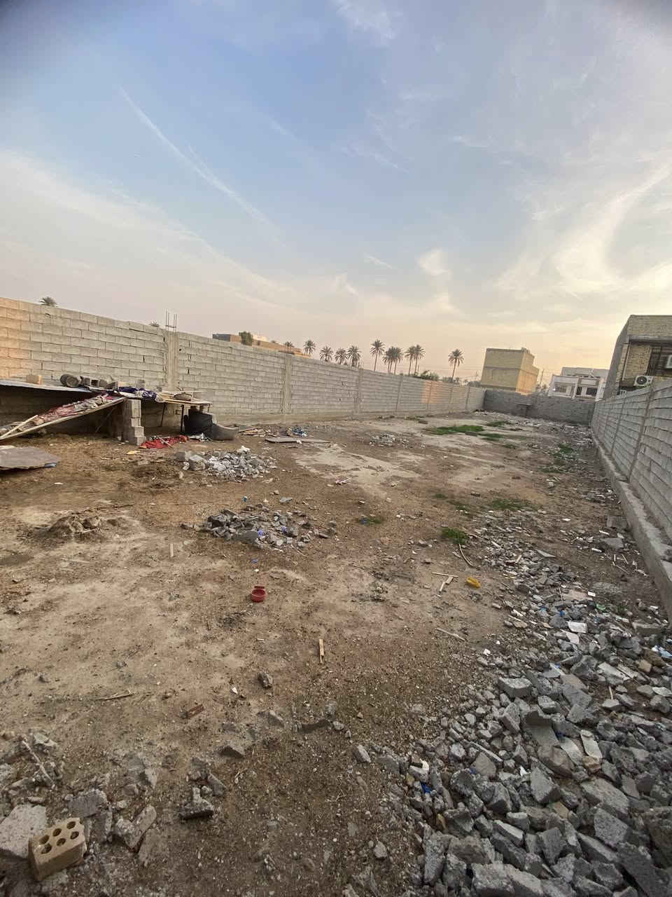 سلام عليكم قطعة ارض للبيع ربع دونم 625م وجه12ونص نزال 50. مقابيل الجزيرة تصلح مزرعة مكانها حلو شارعها عريض للأستفسار ***********
