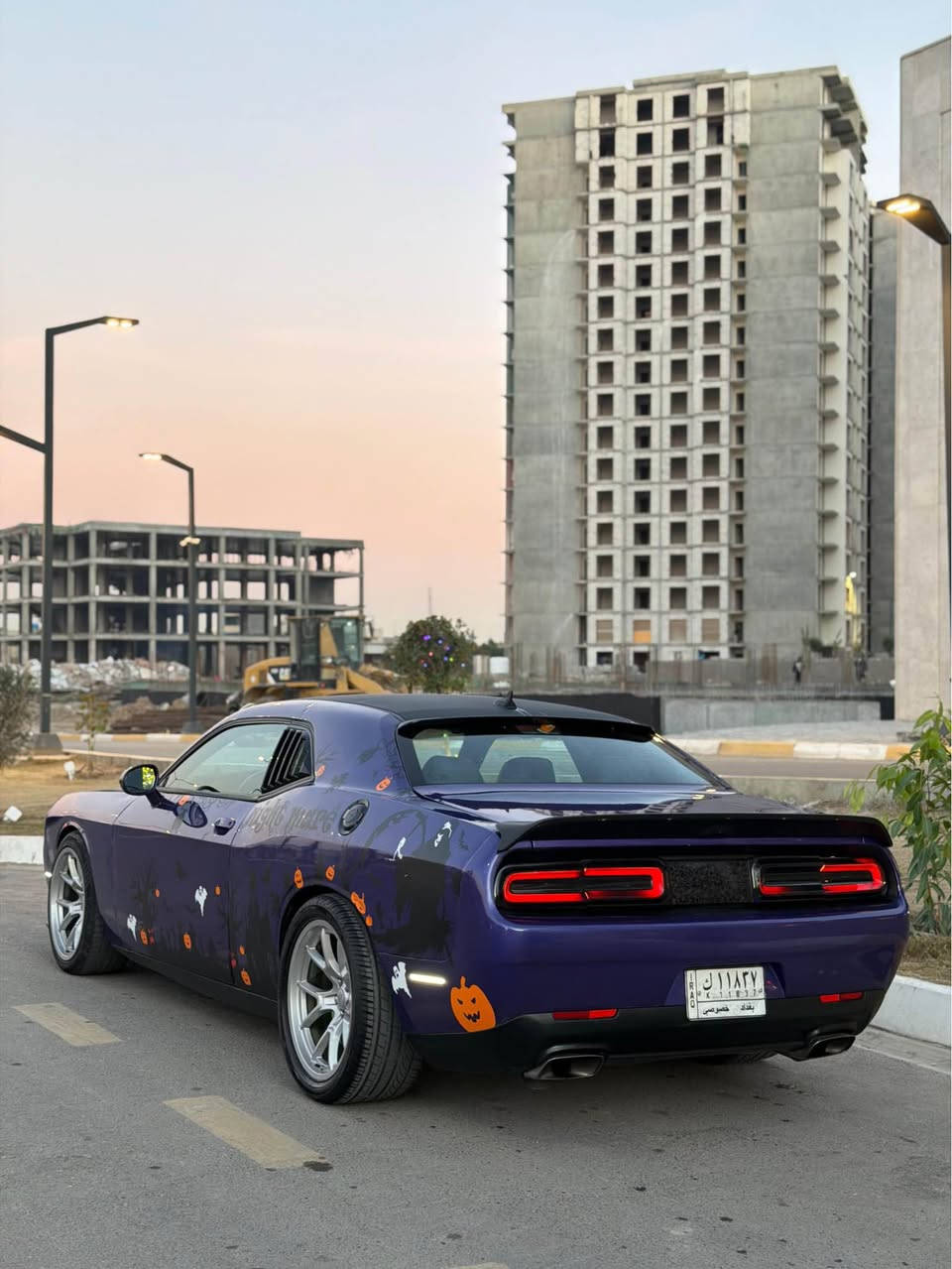 السلام عليكم 
جالنجر سكات 6400 موديل 16 
ماشية 51 الف فقط 

السيارة حادثها جاملغ خلفي 
وقبق جنطة وهنا بالعراق صار بيها جاملغ وبنيد 
 تقريباً 5 قطع صبغ بيها

السيارة جديدة وما متعوبة مصروف عليها كلش هواي 
عليها تفريغ وبرمجة 
دوان بايب 
سقف كنتارا 
شاشة كار بلي موديل جديد 
وياالة ريد آي 
وعليها كماليات كلش هواي 

سعر السيارة 138 ومجالها كلش بسيط 
وما اعتقد اكو جالنجر بهيج سعر بكل العراق 

مكان السيارة حي الجهاد او البياع 
للاستفسار : 
ر***********
