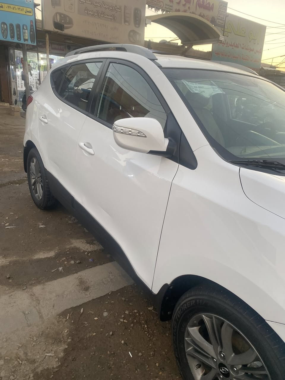 توسان موديل ٢٠١٥ خليجي مكفولة
من الصبغ والبديل رقم بغداد جديد 
مكان السياره العماره 
السعر ١٤٦ 
تليفون ***********

