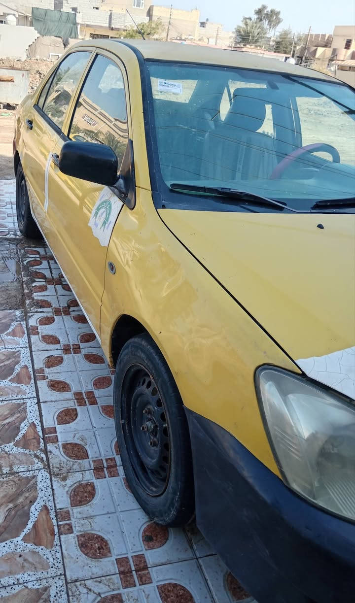 سلام وعليكم 
لانسر 2010
سياره بلاديه بس الهلالات بيهن خياس 
رقم بغداد جدديد سياره بسمي تريد وكاله تريد تحويل  سنويه 2031
صدر امامي خلفي جديد كير مكينه خير من الله تبريد ثلج رقم الهاتف ***********
