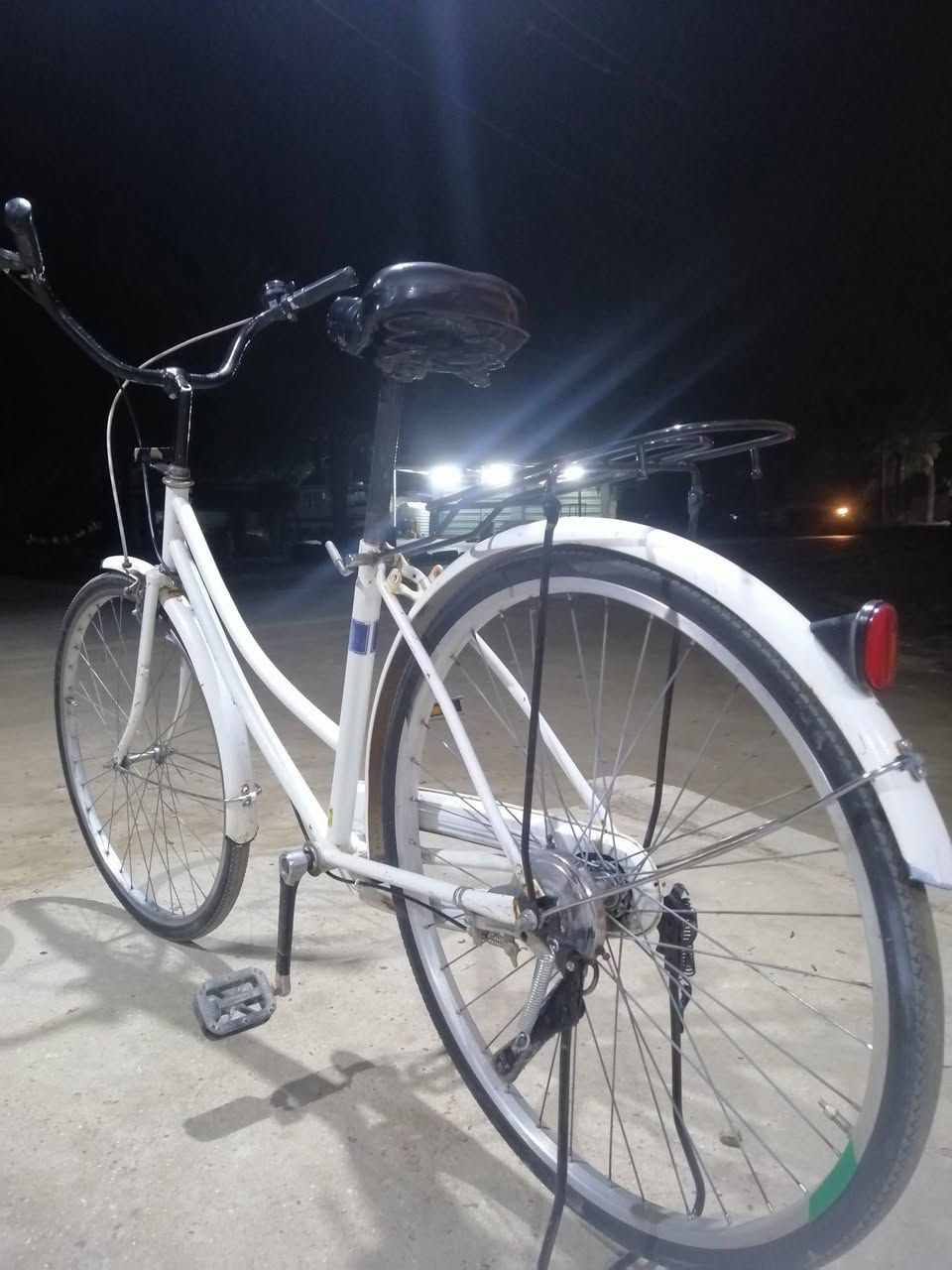 السلام عليكم بايسكل للبيع حجم 26 النظافه فول المكان حله ورديه خارج المكان بونافع اللي يريده يدخل خاص او الرقم*********** السعر 90 وبي مجال
